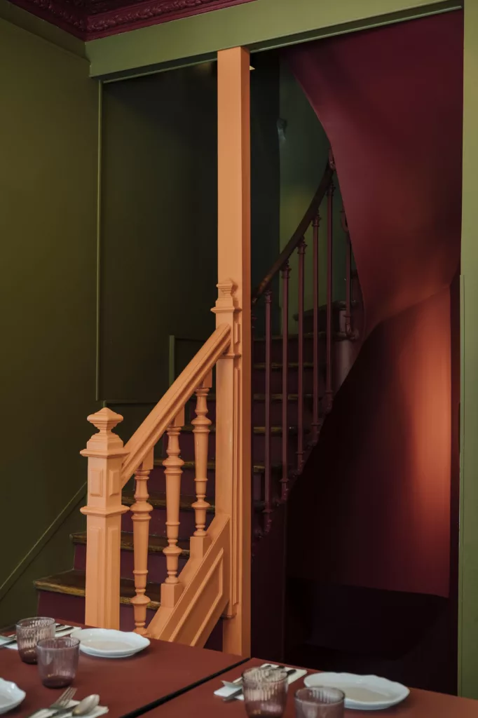 Intérieur de Jugaad (escalier)